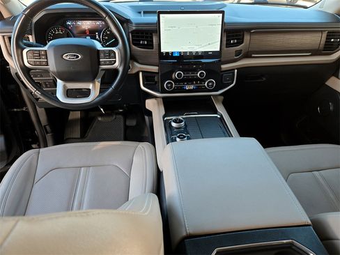 Used 2024 Ford Expedition Limited image 12