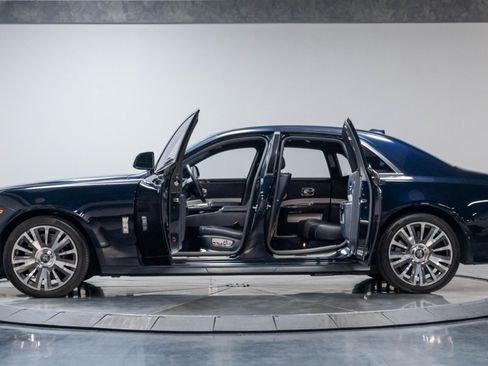 Used 2018 Rolls-Royce Ghost RWD image 19