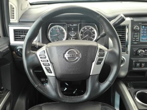 Used 2017 Nissan Titan SL RWD image 32