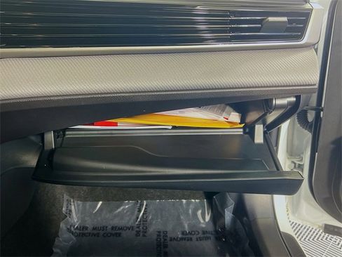 Used 2025 Toyota Camry SE image 30