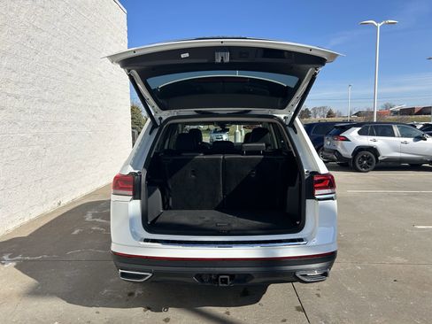 Used 2024 Volkswagen Atlas SE w/ Panoramic Sunroof Package image 16