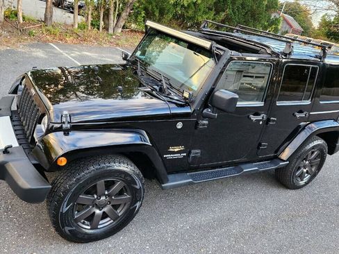 Used 2015 Jeep Wrangler Unlimited Sahara AWD/4WD image 7