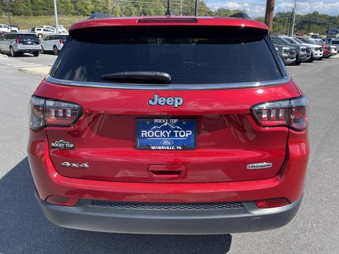 Used 2024 Jeep Compass Latitude image 6