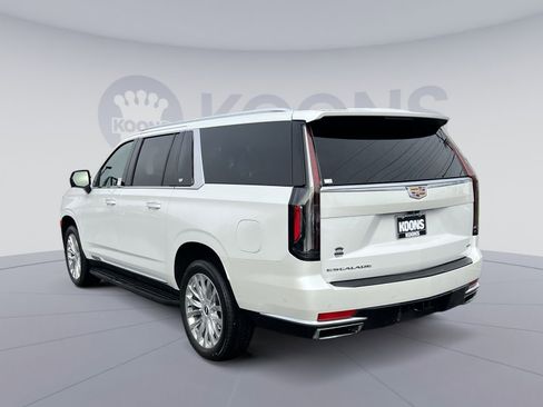 Used 2024 Cadillac Escalade ESV Premium Luxury image 4