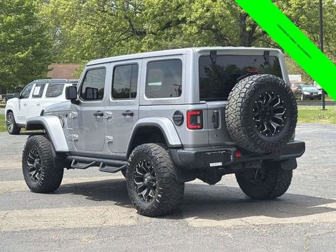 Used 2018 Jeep Wrangler Unlimited Sahara w/ Dual Top Group AWD/4WD image 3