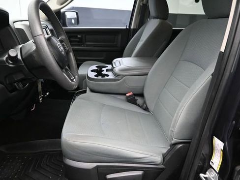 Used 2018 RAM 1500 Express AWD/4WD image 21