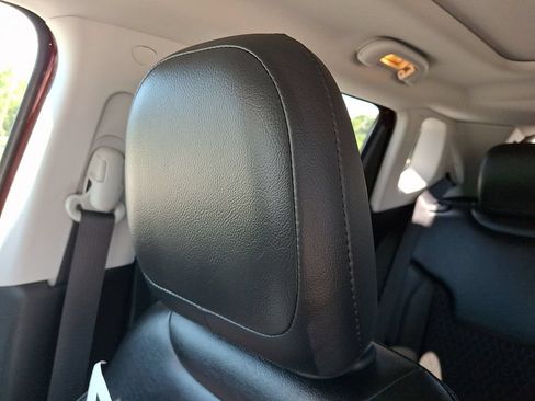 Used 2021 Jeep Compass Latitude w/ Sun and Sound Group AWD/4WD image 18