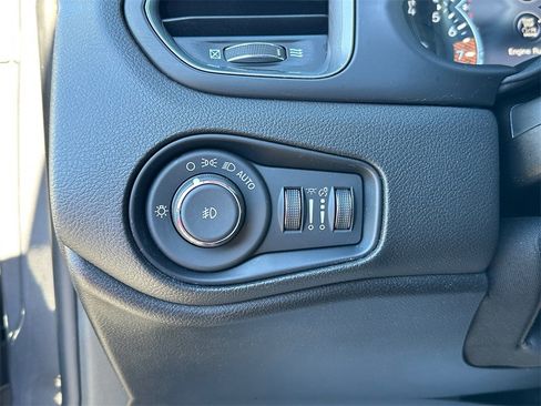 Used 2022 Jeep Renegade Latitude image 31