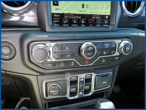 Used 2023 Jeep Wrangler Unlimited Sahara AWD/4WD image 17