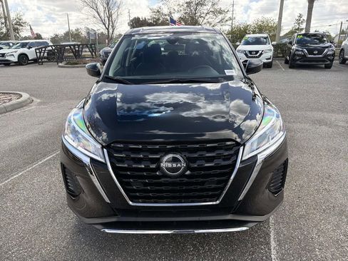 Certified 2025 Nissan Kicks Play S image 9
