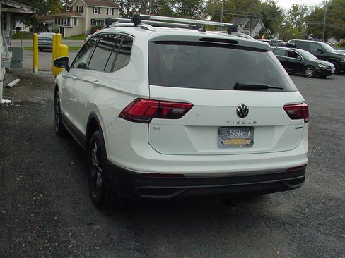 Used 2022 Volkswagen Tiguan SE image 3