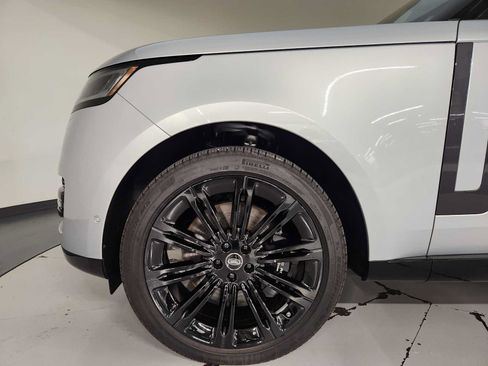 Used 2025 Land Rover Range Rover SE AWD/4WD image 11