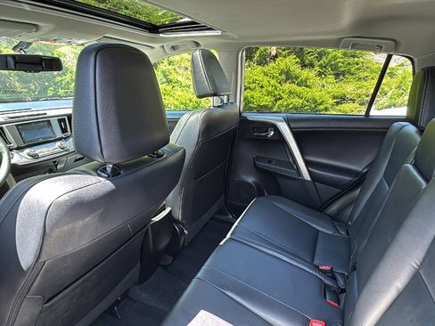 Used 2015 Toyota RAV4 Limited AWD/4WD image 31