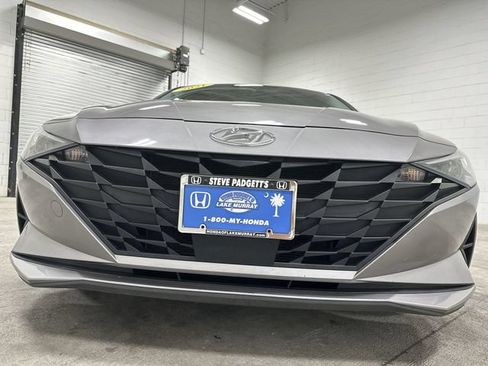 Used 2021 Hyundai Elantra SEL w/ Convenience Package FWD image 10