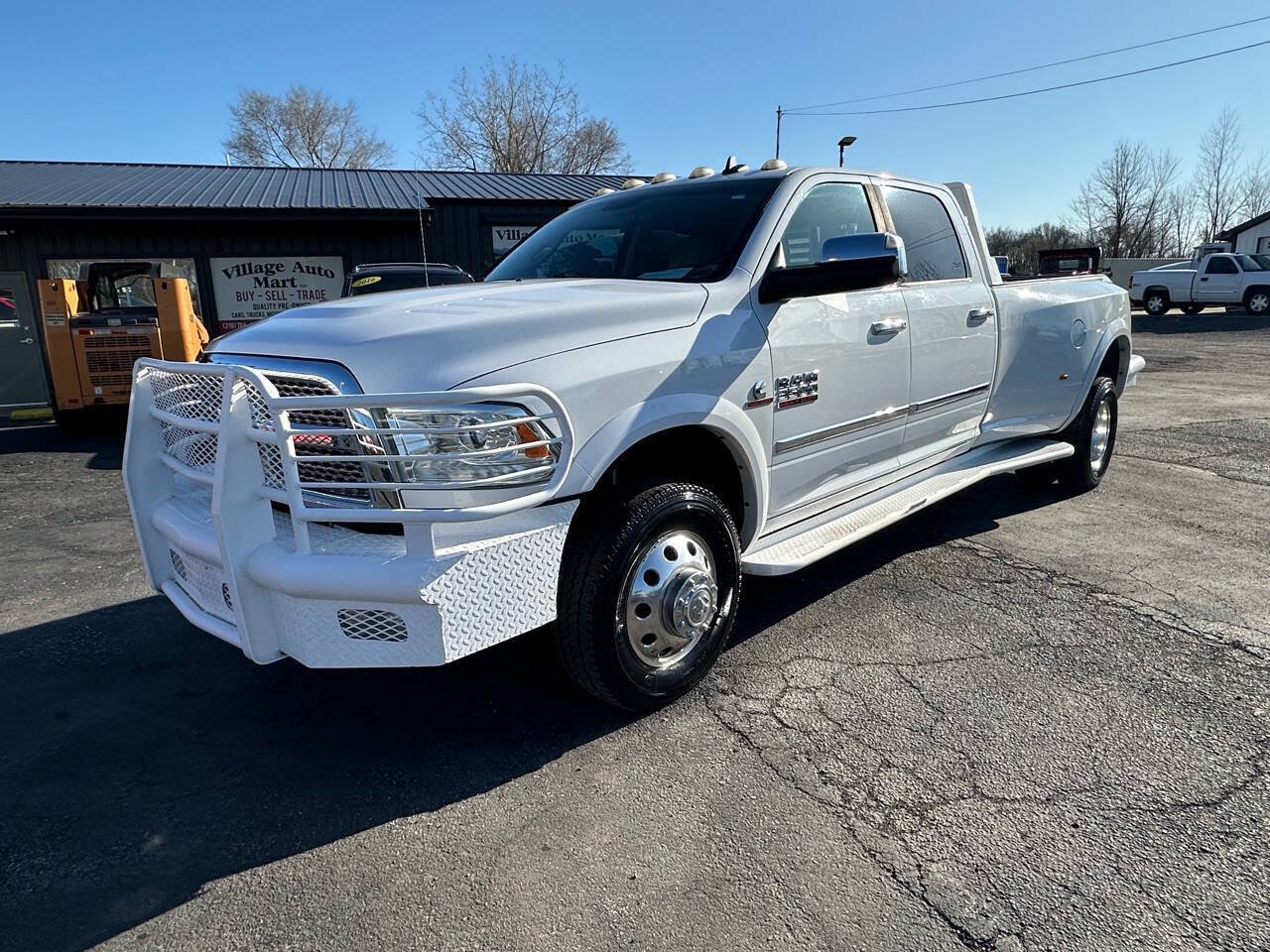 Used 2014 RAM 3500 Laramie AWD/4WD image 1