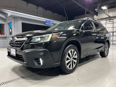 Used 2020 Subaru Outback Premium w/ Popular Package #1 AWD/4WD image 3