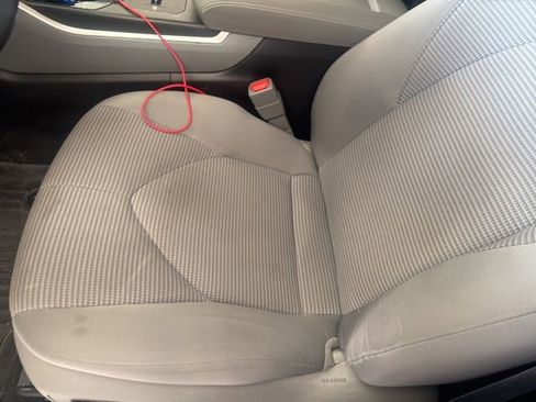 Used 2022 Toyota Highlander LE FWD image 21