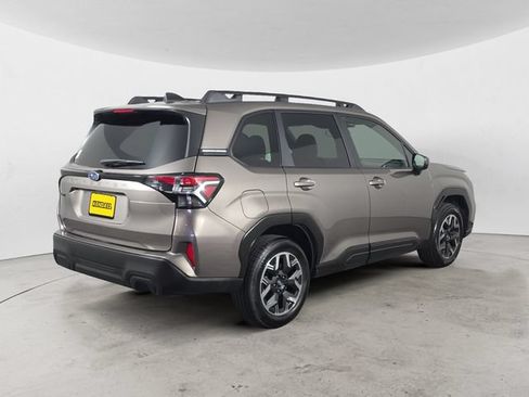 Certified 2025 Subaru Forester Premium AWD/4WD image 5