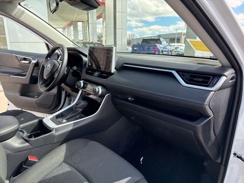 Used 2025 Toyota RAV4 XLE image 29