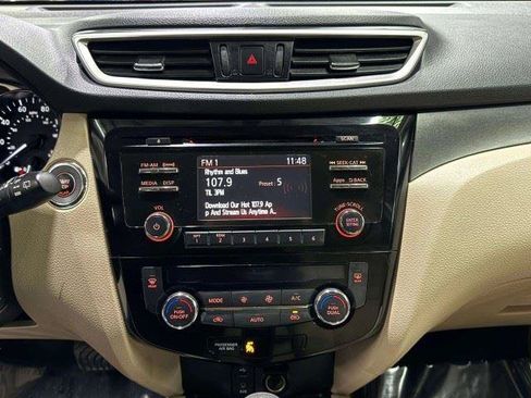 Used 2016 Nissan Rogue SV FWD image 48