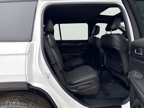New 2025 Jeep Grand Cherokee L Altitude image 15