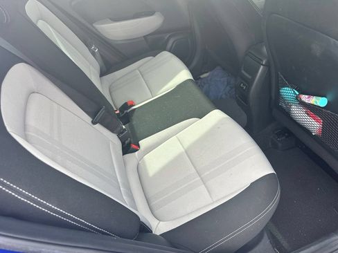 Used 2024 Hyundai Venue SEL FWD image 7