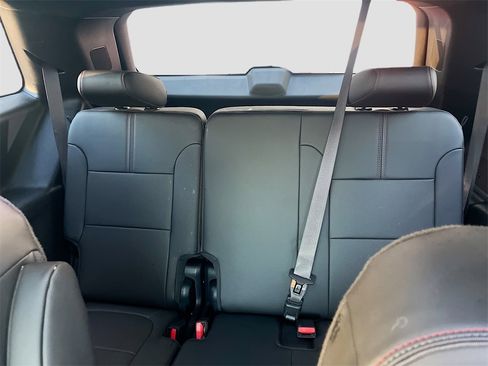 Used 2023 Chevrolet Traverse RS image 29