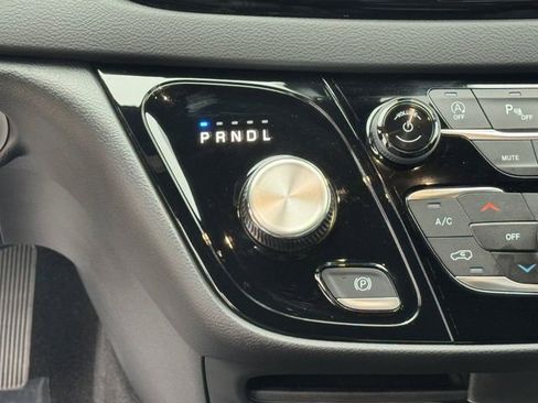 Used 2026 Chrysler Pacifica Select image 23
