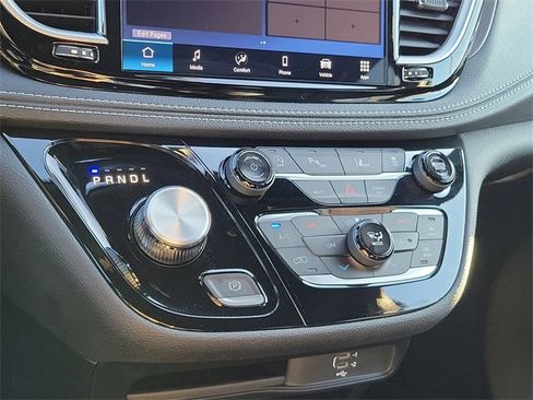 New 2026 Chrysler Pacifica Select image 18