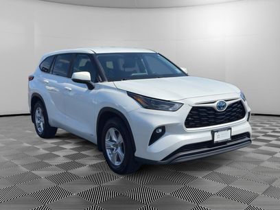 Used 2023 Toyota Highlander LE