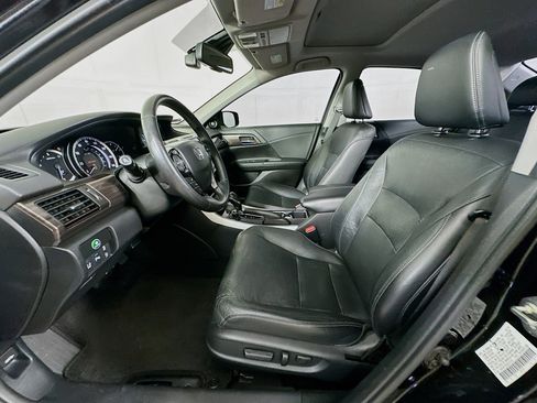 Used 2016 Honda Accord Touring image 13