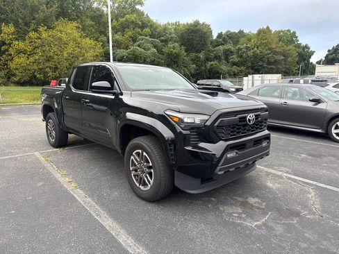 Used 2025 Toyota Tacoma TRD Sport AWD/4WD image 12