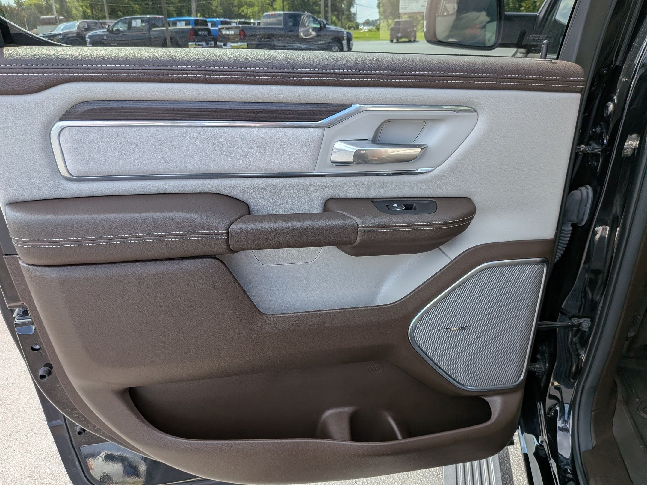 Used 2026 RAM 1500 Laramie AWD/4WD image 19