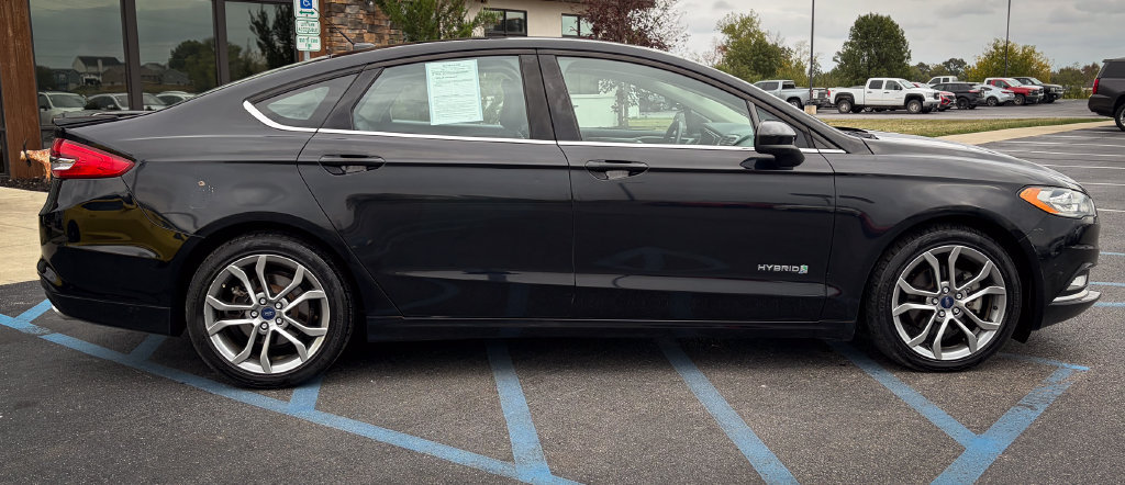 Used 2017 Ford Fusion SE w/ Equipment Group 601A FWD image 22