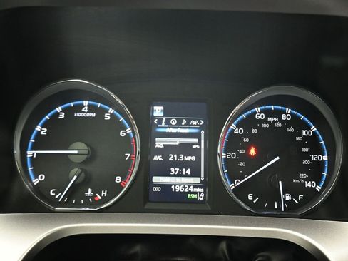 Used 2018 Toyota RAV4 Limited image 15