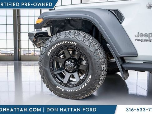 Used 2020 Jeep Wrangler Sport AWD/4WD image 34