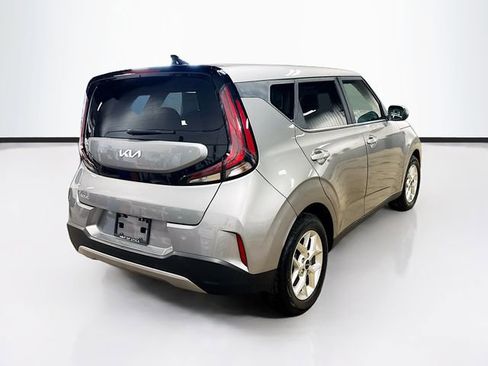 Used 2023 Kia Soul LX w/ LX Technology Package FWD image 7