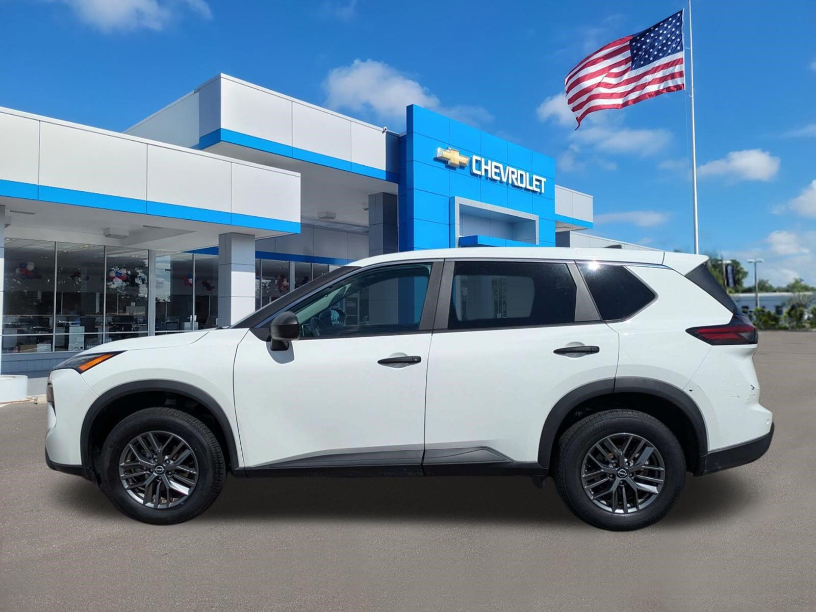 Used 2024 Nissan Rogue S FWD image 6