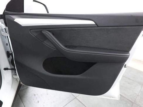 Used 2024 Tesla Model Y Performance image 18