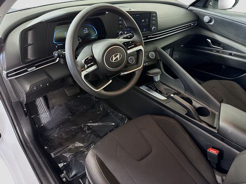 Used 2025 Hyundai Elantra SE FWD image 22