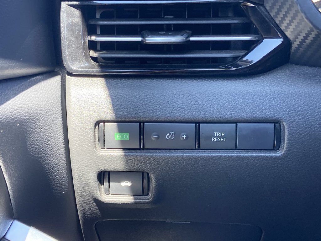 Used 2025 Nissan Sentra SR FWD image 13