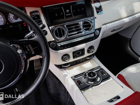 Used 2019 Rolls-Royce Wraith RWD image 27