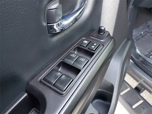 Used 2020 Nissan Titan PRO-4X image 18