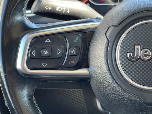 Used 2018 Jeep Wrangler Unlimited Sahara image 26