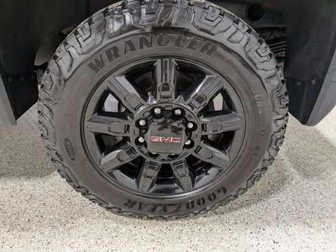 Used 2024 GMC Sierra 2500 AT4 w/ AT4 Preferred Package image 11