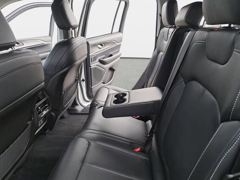 Certified 2023 Jeep Grand Cherokee Limited w/ Trailer Tow Prep Group (B) image 16