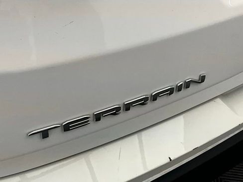 Used 2024 GMC Terrain SLT AWD/4WD image 25