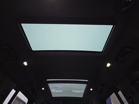 New 2026 Land Rover Defender 130 X-Dynamic SE image 25