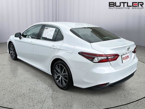 Used 2023 Toyota Camry XLE w/ Navigation Package FWD image 4