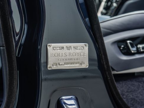 Used 2025 Rolls-Royce Cullinan Black Badge AWD/4WD image 40